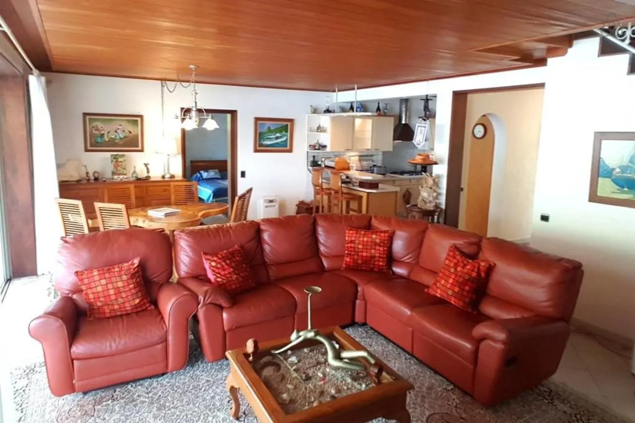 Villa Oramarama Paopao 펜션